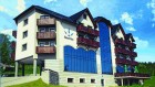 Kuren in Polen: Blick auf das Kurhotel Era in Bad Flinsberg Swieradów Zdrój Isergebirge
