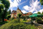 Kuren in Polen: Blick auf das Hotel Kaja in Bad Flinsberg Swieradów Zdrój Isergebirge