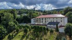 Kuren in Polen: Außenansicht des Hotel Dobrzynski Resort Nefryt in Bad Flinsberg Swieradów Zdrój