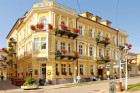 Kuren in Tschechien: Blick auf das Kurhaus Palace 1 in Franzensbad (Frantiskovy Lazne)