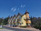 Kuren in Polen: Blick auf das Kurhaus Pasja Bad Flinsberg Swieradów Zdrój Isergebirge
