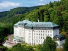 Kuren in Tschechien: Blick auf das Kurhotel Radium Palace in St. Joachimsthal Jáchymov