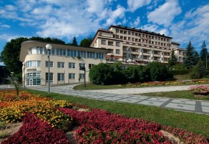 Kuren in Tschechien: Außenansicht des Alexandria Spa & Wellness Hotel Luhatschowitz Luhacovice