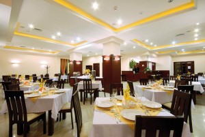 Kuren in Polen: Speisesaal im Kurhotel Arstone Villa am Park in Swinemünde Swinoujscie Ostsee