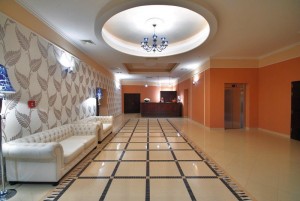 Kuren in Polen: Wartebereich der Lobby im Hotel Aurora Spa und Wellness in Misdroy Miedzyzdroje