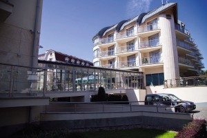 Kuren in Polen: Verbindungsgang im Hotel Avangard und Panorama in Swinemünde