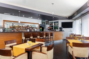 Kuren in Polen: Bar im Erholungshaus Baginski und Chabinka SPA in Misdroy Ostsee