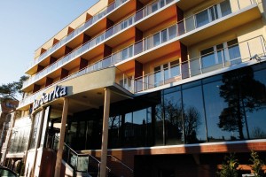 Kuren Polen: Frontansicht vom Sanatorium Barbarka VITA Swinemünde Swinoujscie