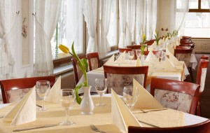 Kuren Tschechien: Restaurant im Belvedere© Bad Franzensbad AG Kurhaus Belvedere Franzensbad Frantisvoky Lázne Westböhmen