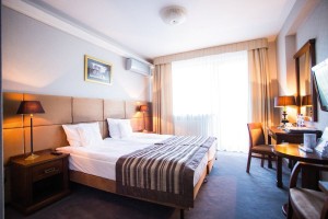 Kuren in Polen: Zimmerbeispiel im Hotel und Medi Spa Bialy Kamien in Bad Flinsberg Swieradow Zdroj Isergebirge