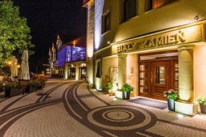 Kuren in Polen: Außenbereich des Hotel und Medi Spa Bialy Kamien in Bad Flinsberg Swieradow Zdroj Isergebirge