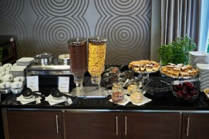 Kuren in Polen: Frühstücksbufett im Hotel und Medi Spa Bialy Kamien in Bad Flinsberg Swieradow Zdroj Isergebirge