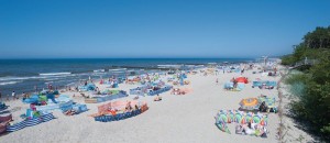 Kuren in Polen: Strand vor dem Hotel Borgata Henkenhagen Ustronie Morskie Ostsee