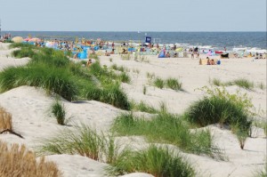 Kuren in Polen: Dünenstrand beim Hotel Borgata Henkenhagen Ustronie Morskie Ostsee