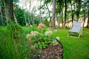 Kuren in Polen: Gartengrundstück des Hotel Borgata Henkenhagen Ustronie Morskie Ostsee