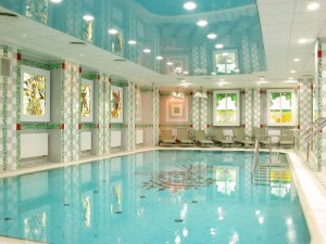 Kuren in Tschechien: Schwimmbad im Hotel Villa Butterfly in Marienbad Mariánske Lázne