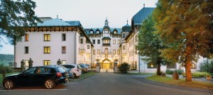 Kuren in Tschechien: © GALA HOTELS, r.s.o. - Hauseingang vom Hotel Chateau Monty SPA Marienbad Marianske Lazne