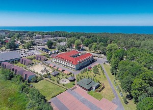 Kuren in Polen: Luftaufnahme des Hotel Delfin Spa und Wellness in Neuwasser Dabki Ostsee