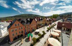 Kuren Polen: Blick vom Dobrzynski Resort Topaz Bad Flinsberg Swierdadow Zdrój Isergebirge Polen