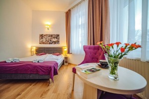 Kuren Polen: Wohnbeispiel im Dobrzynski Resort Topaz Bad Flinsberg Swierdadow Zdrój Isergebirge Polen
