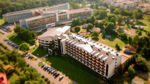 Kuren in Polen: Luftaufnahme des Hotel Doris Spa & Wellness Kolberg Kolobrzeg Ostsee Polen