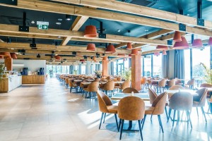Kuren Polen: Speiseraum des Elements Hotel & Spa Bad Flinsberg Swieradów Zdrój Isergebirge Polen