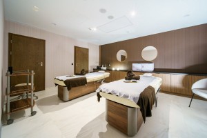 Kuren Polen: Behandlungsraum im Elements Hotel & Spa Bad Flinsberg Swieradów Zdrój Isergebirge Polen