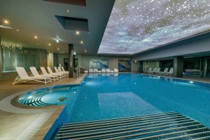 Kuren Kolberg: © by LONGE R - Hallenbad im Factory Resort Kolberg Kolobrzeg Polen