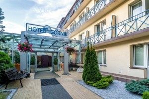Kuren in Polen: Blick auf das Hotel Gornik in Kolberg Kolobrzeg Ostsee