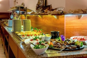 Kuren Polen: Bufett im Hotel Gornik in Kolberg Kolobrzeg