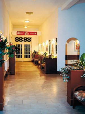 Kuren in Polen: Eingangsbereich im Sanatorium Gryf in Bad Polzin Polczyn Zdroj