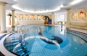 Kuren in Deutschland: Schwimmbad im Hotel Hanseatic in Göhren