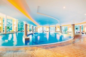 Kuren in Polen: Hallenbad des HAVET Hotel Resort und Spa in Dzwirzyno Kolberger Deep