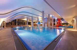 Kuren in Polen: Hallenbad des Hilton Swinoujscie Resort & Spa Swinemünde