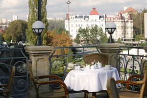Kuren Tschechien: Außenterrasse vom © Humboldt Park Hotel & Spa Karlsbad Karlovy Vary Tschechien