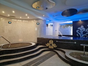 Kuren Tschechien: Hallenbadbereich des SPA Hotel Iris Karlsbad Karlovy Vary Westböhmen