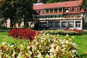 Kuren in Polen: © NICZYPORUK PAWEL - Außenansicht vom Kurhaus Jan Kazimierz in Bad Reinerz Duszniki Zdrój