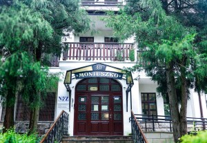 Kuren in Polen: Naturheilanstalt des Kurhaus Jan Kazimierz in Bad Reinerz Duszniki Zdrój