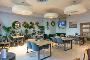 Kuren in Polen: Garten-Café des Hotel Kaisers Garten in Swinemünde