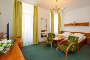 Kuren Tschechien: Zimmerbeispiel Doppelzimmer Standard Kijev © VLL Františkovy Lázně - lázeňský Kurhaus Kijev Franzensbad