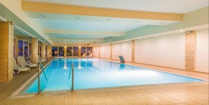Kuren in Polen: Schwimmbad im Gesundheits- und Erholungszentrum Król Plaza Spa und Wellness in Jershöft Ostsee