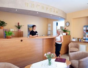 Kuren in Polen: Rezeption des Hotel Kwisa 1 in Bad Flinsberg Swieradów Zdrój Isergebirge