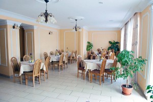 Kuren in Polen: Speisesaal des Hotel Kwisa 1 in Bad Flinsberg Swieradów Zdrój Isergebirge