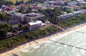 Kuren in Polen: Panoramablick über Hotel Lambert Medical SPA in Henkenhagen Ustronie Morskie und Küste