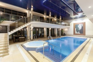 Kuren in Polen: Schwimmbad des Hotel Lambert Medical SPA in Henkenhagen (Ustronie Morskie)