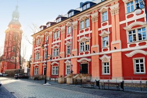 Kuren Polen: Außenansicht des Langes Haus Dlugi Dom Bad Warmbrunn Cieplice Zdrój