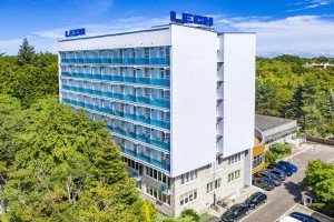 © Lech - Kuren Polen: Blick auf das Sanatorium Uzdrowiskowe Lech Kolberg Kolobrzeg