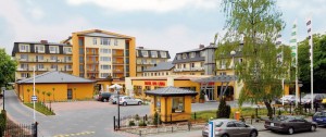 Kuren in Polen: Blick auf das Hotel SPA Lidia in Rügenwaldermünde Darlowko Ostsee