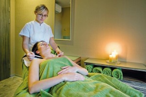 Kuren in Polen: Beautyanwendung im Hotel Malinowy Dwor in Bad Flinsberg Swieradów Zdrój Isergebirge