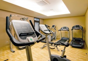 Kuren in Polen: Fitnessraum im Hotel Malinowy Dwor in Bad Flinsberg Swieradów Zdrój Isergebirge